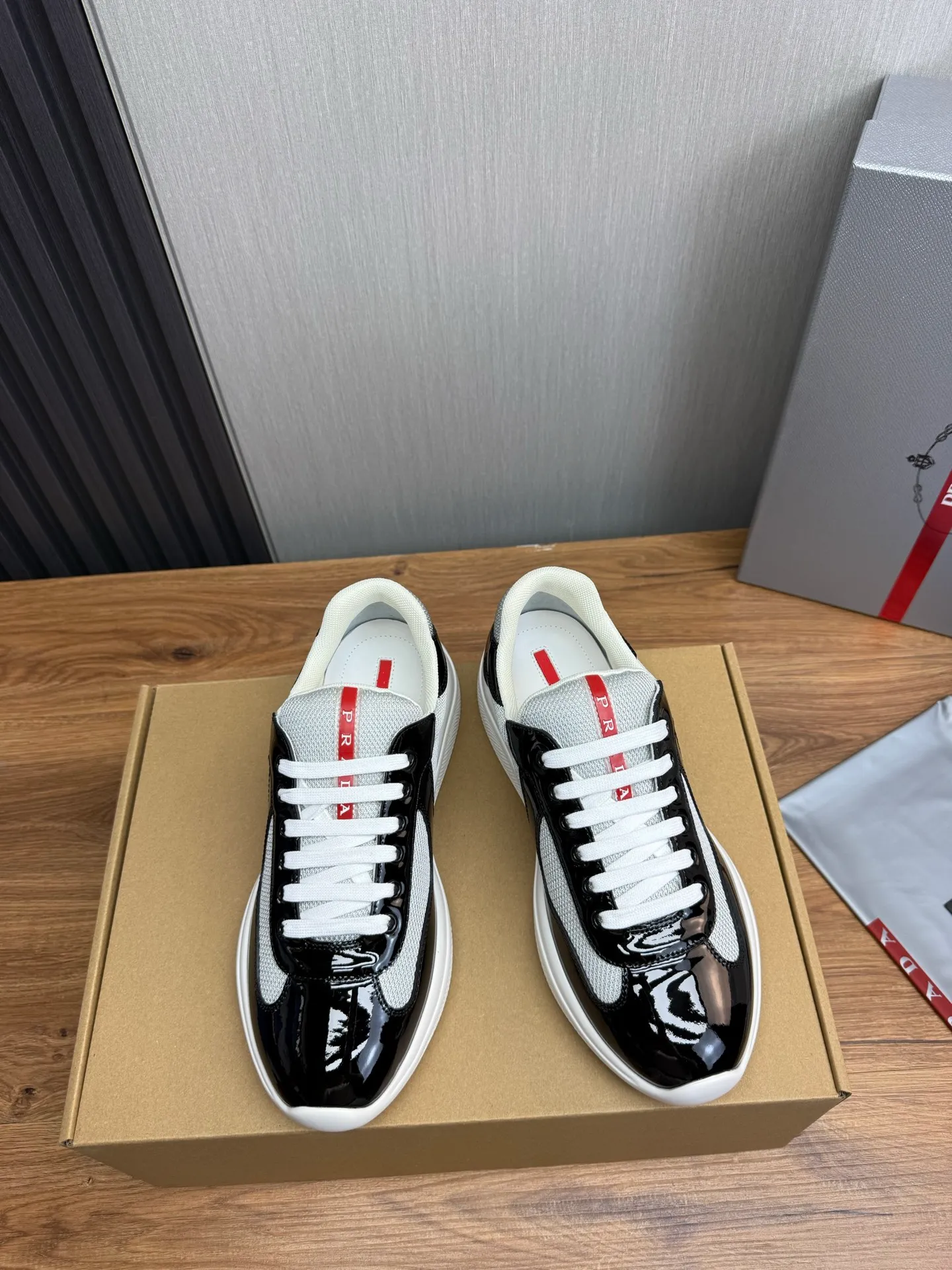 Men's shoes 640💰 [PRADA] Hot selling items🔥Must be recommended every day~~ Official website synchronized, 1:1 high quality shipments✔️ Imported cowhide fabric, rubber material + cowhide lining, original bottom, high-end airplane box packaging🎁 38-45 (38.45 custom-made, non-returnable)